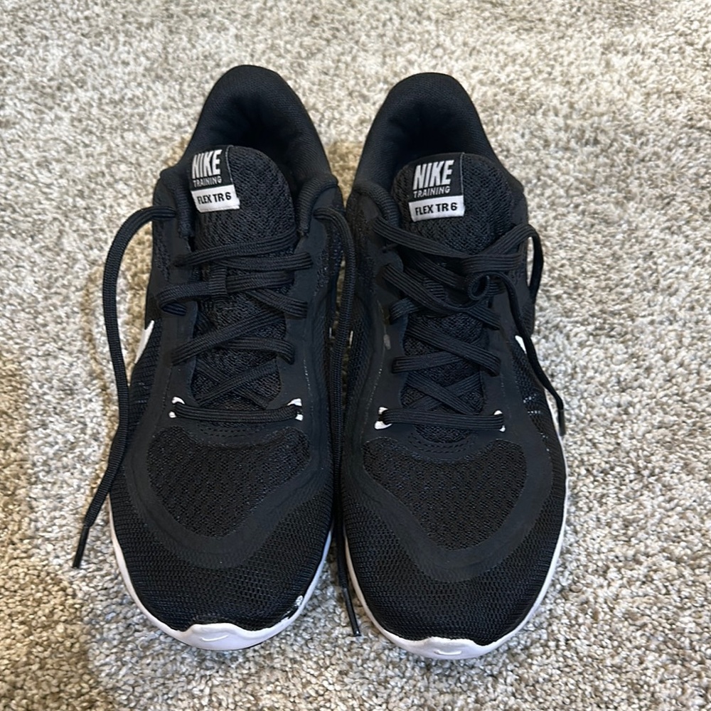 Nike Black Athletic Shoes Sleek Design